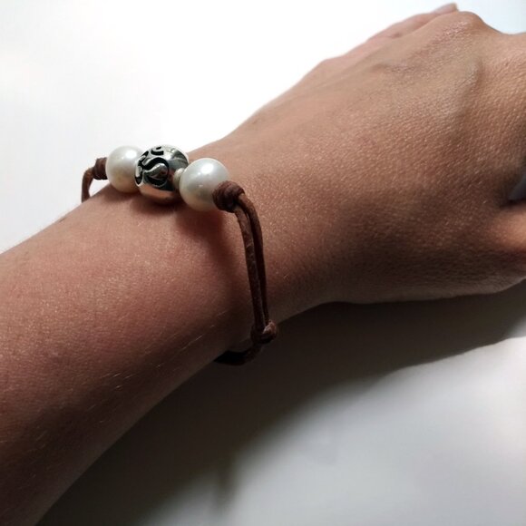 Wendy Mignot "Om Woman" Pearl and Leather Bracelet Yoga Meditation Jewelry - Picture 5 of 9